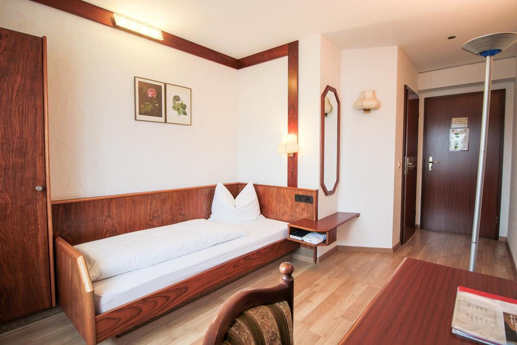 Hotel-Restaurant Lowen Süßen 객실 사진
